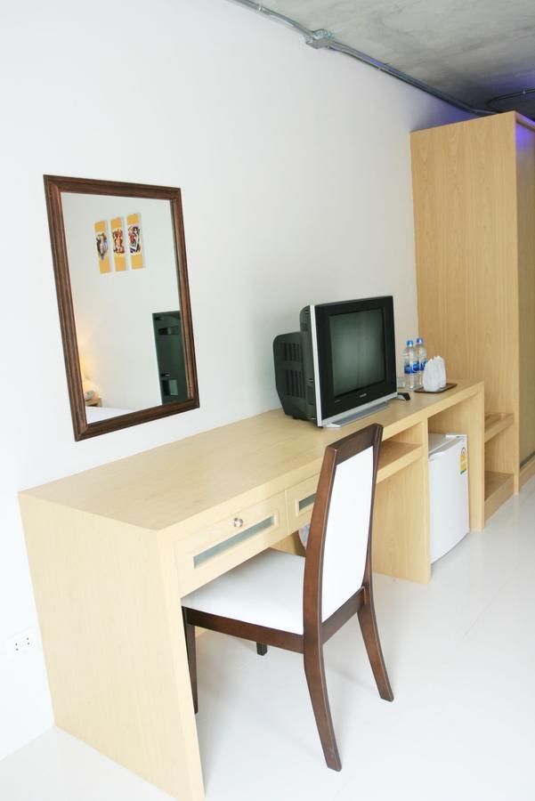 Bansabai Sabaidee Service Apartment Bangkok Esterno foto