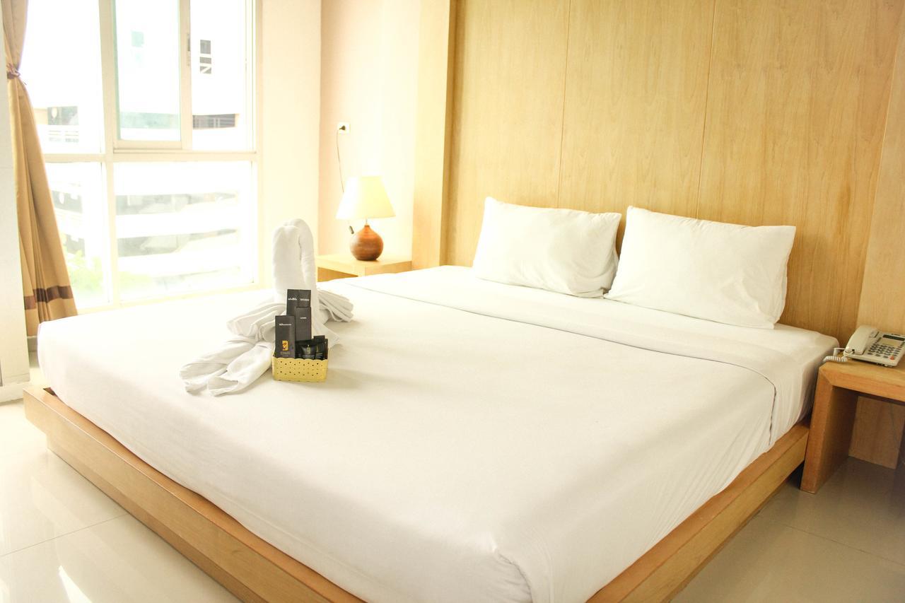 Bansabai Sabaidee Service Apartment Bangkok Esterno foto