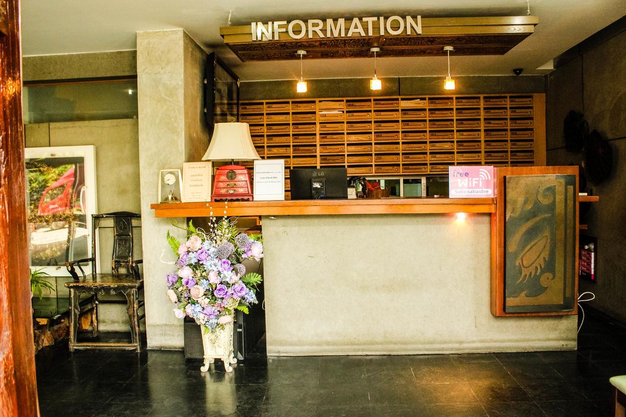 Bansabai Sabaidee Service Apartment Bangkok Esterno foto