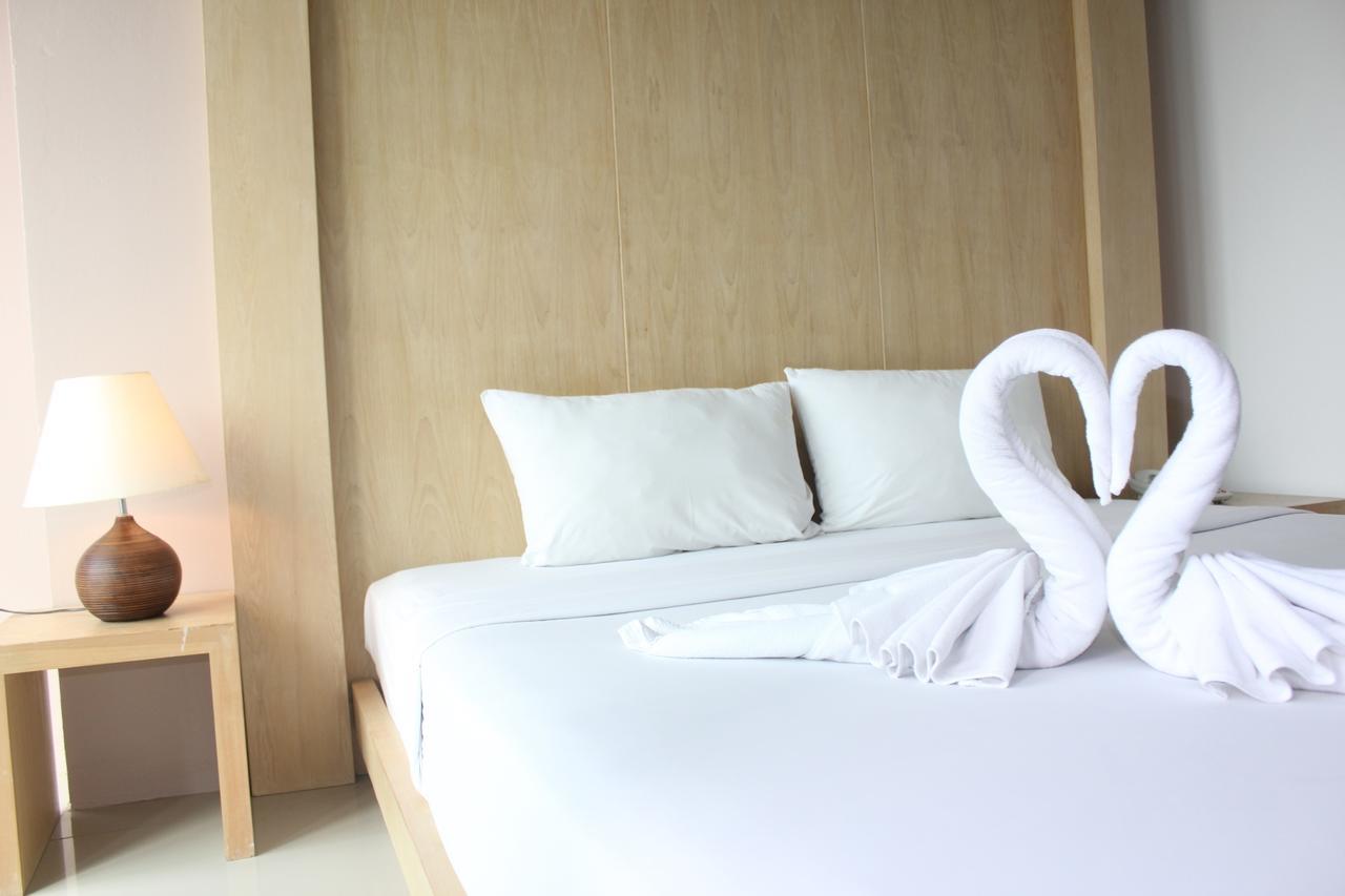 Bansabai Sabaidee Service Apartment Bangkok Esterno foto