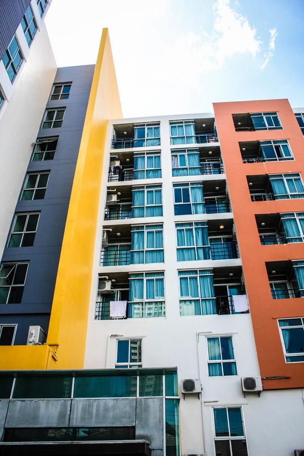 Bansabai Sabaidee Service Apartment Bangkok Esterno foto