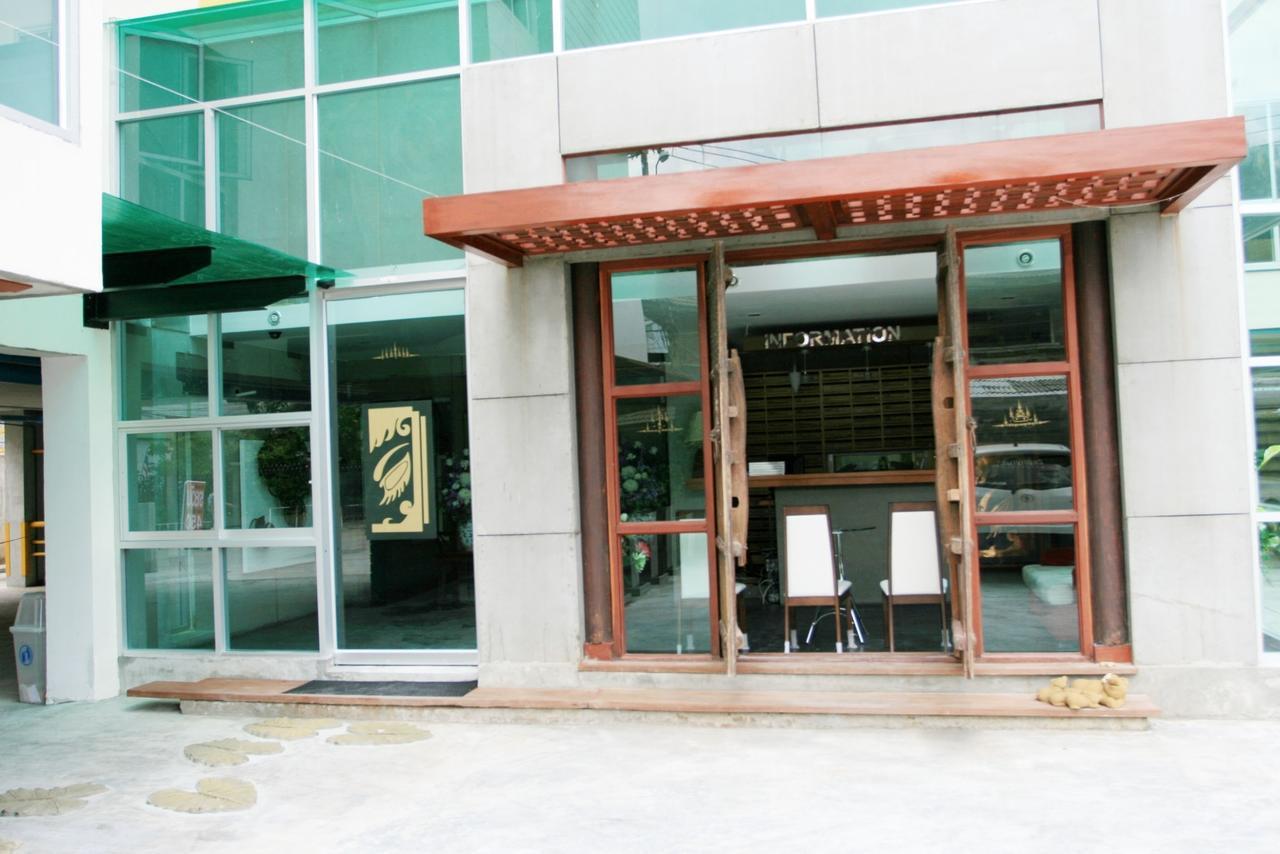 Bansabai Sabaidee Service Apartment Bangkok Esterno foto