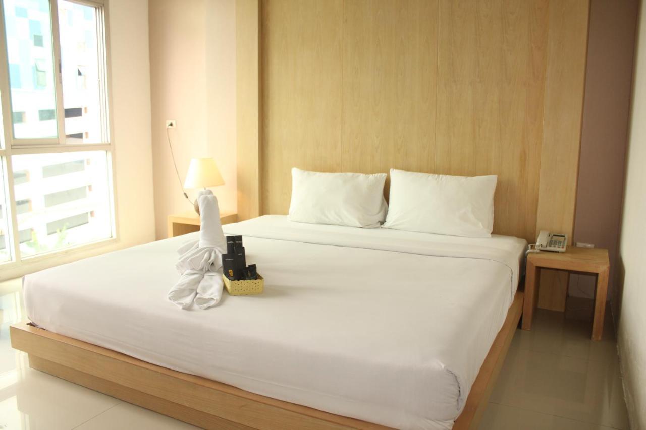 Bansabai Sabaidee Service Apartment Bangkok Esterno foto