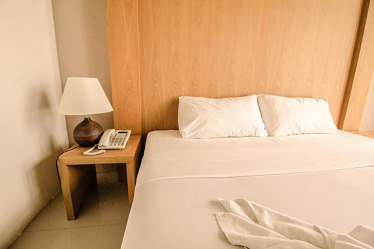 Bansabai Sabaidee Service Apartment Bangkok Esterno foto