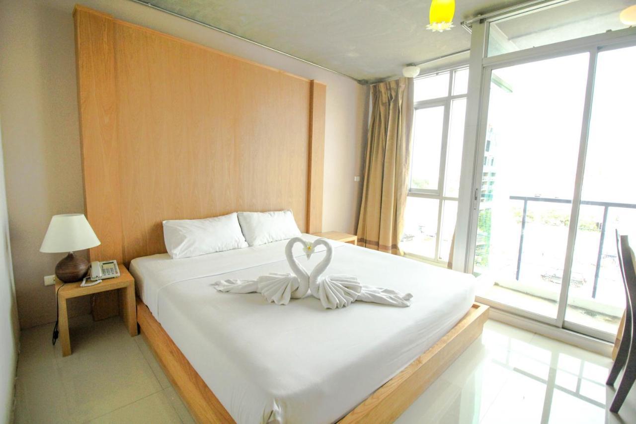 Bansabai Sabaidee Service Apartment Bangkok Esterno foto