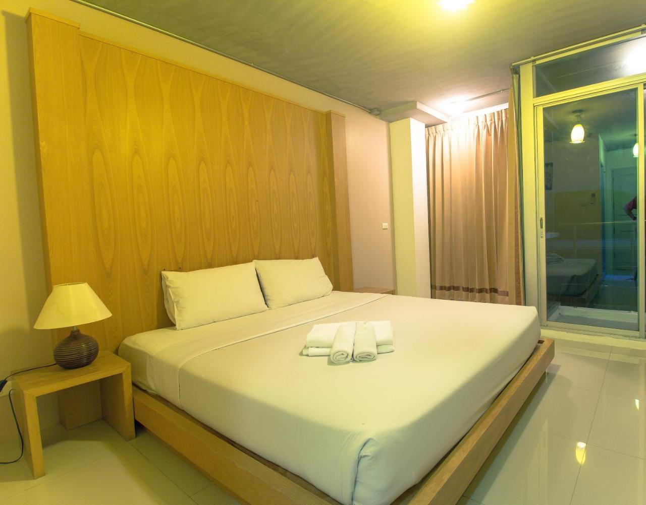 Bansabai Sabaidee Service Apartment Bangkok Esterno foto