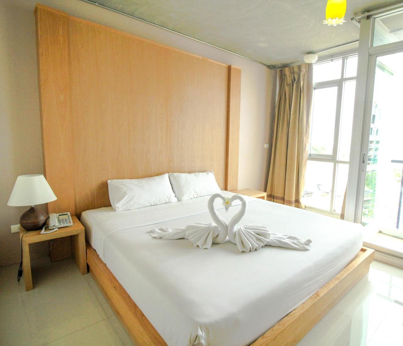 Bansabai Sabaidee Service Apartment Bangkok Esterno foto