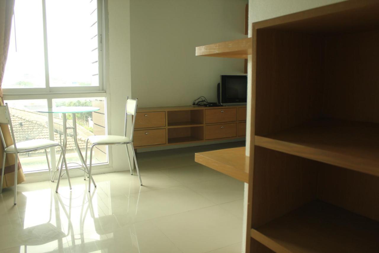 Bansabai Sabaidee Service Apartment Bangkok Esterno foto