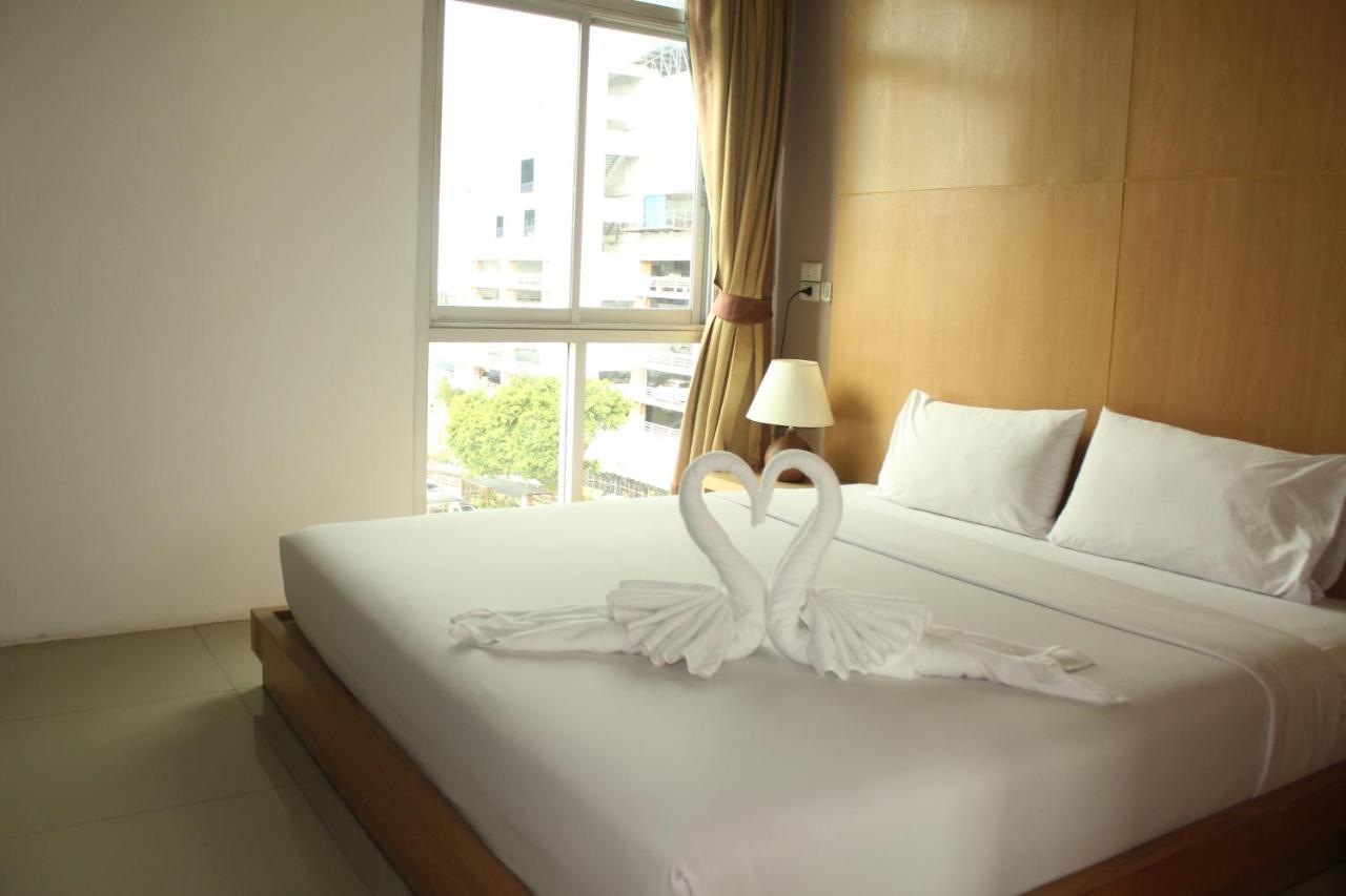Bansabai Sabaidee Service Apartment Bangkok Esterno foto