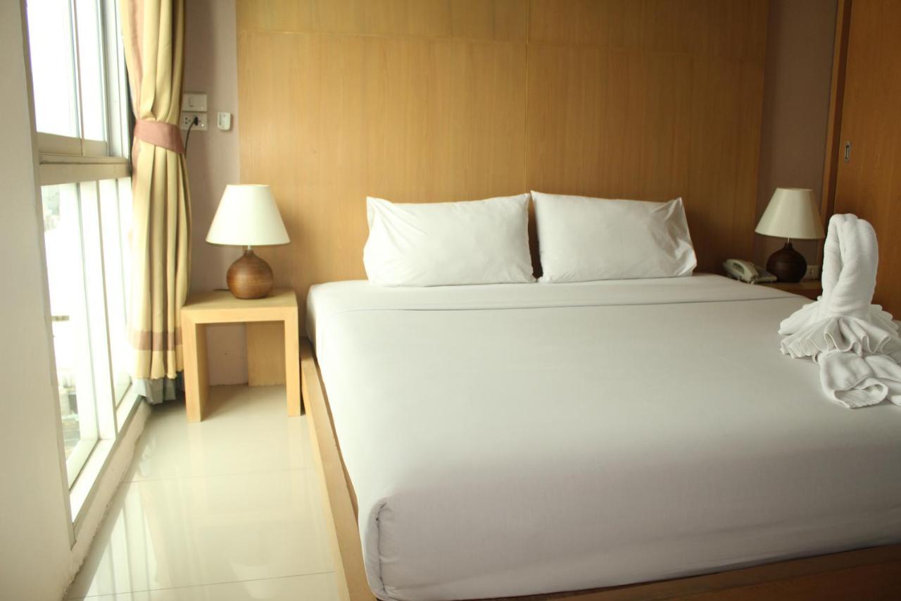 Bansabai Sabaidee Service Apartment Bangkok Esterno foto