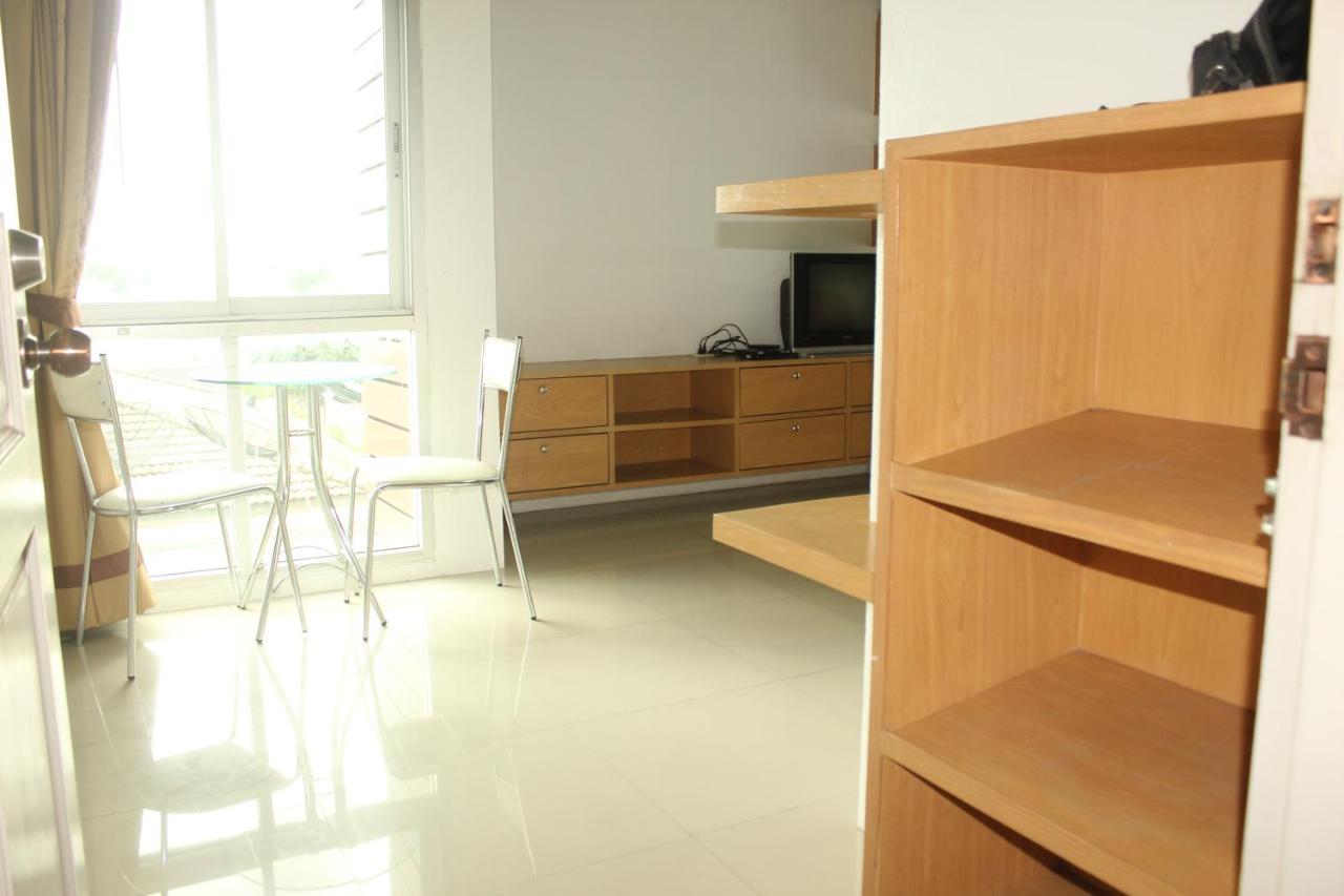 Bansabai Sabaidee Service Apartment Bangkok Esterno foto